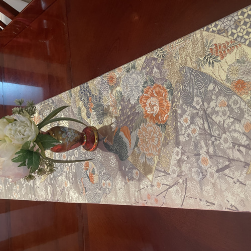 テーブルランナー　着物帯　リメイク　ハンドメイド　タッセル付き　高級感　正絹 テーブルランナー 着物帯 リメイク ハンドメイド タッセル付き