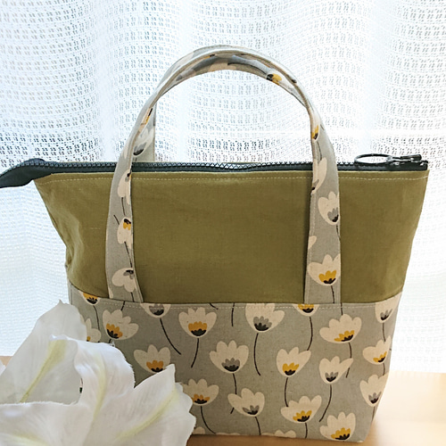 持ち手のついた、大きめ切り替えファスナーポーチ 『レトロフラワー 