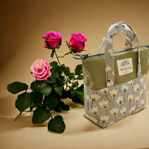 持ち手のついた、大きめ切り替えファスナーポーチ 『レトロフラワー 