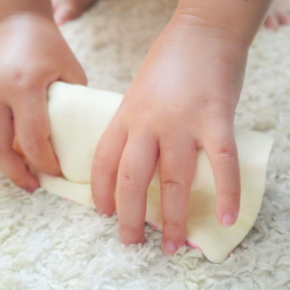 小さめハンカチ✿子どもの手にちょうど良いサイズ 〖3枚セット〗りんご柄♥ 幼稚園/保育園/小学生（国産ガーゼ） 4枚目の画像