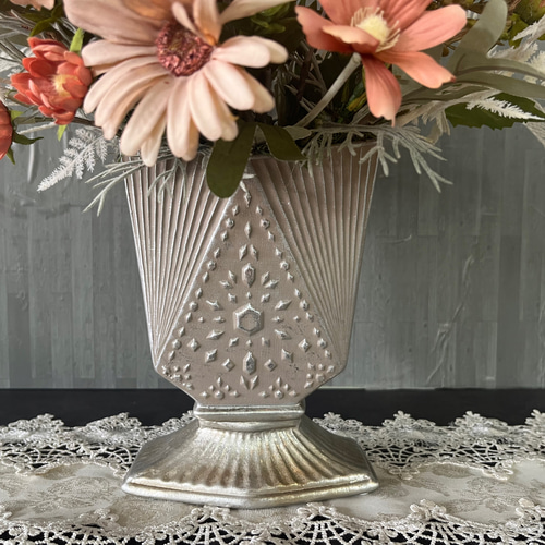 アンティークテイスト 落ち着いた色合いの可愛らしいフラワー