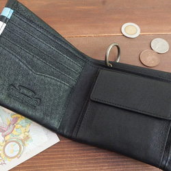 柔らかレザーの2折れ財布☆ブラック☆ストライプが魅力☆ベーシック☆カラフル♪　使いやすい大きな小銭入れです。 3枚目の画像