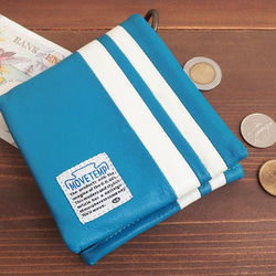 柔らかレザーの2折れ財布☆ブルー☆ストライプが魅力☆ベーシック☆カラフル♪　使いやすい大きな小銭入れです。 1枚目の画像