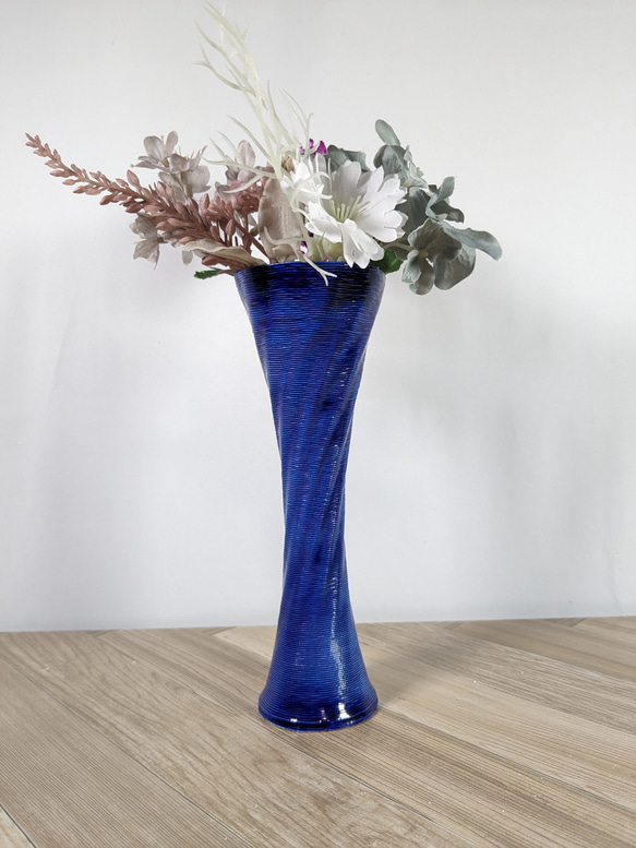 青色スパイラルデザイン陶器花瓶 スパイラル 陶器の花瓶（青） 3D 1点限定 一輪挿し・花瓶・花器