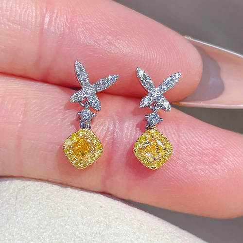 イエローダイヤモンド付きピアスk18 ピアス（スタッド・一粒） パール  