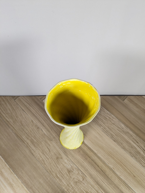 スパイラル　陶器の花瓶（黄色）　３D　1点限定 4枚目の画像