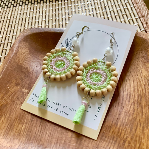 糸かけ曼荼羅ピアス(イヤリング)✨優しい黄緑と淡いピンク ピアス