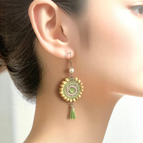 糸かけ曼荼羅ピアス(イヤリング)✨優しい黄緑と淡いピンク ピアス