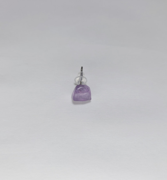 単品 フローライト (薄紫) ピアス サージカル仕様 キャッチはシリコン [22] FL_22 1枚目の画像