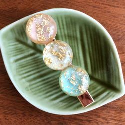 【金箔入り 三色団子】髪留め ヘアクリップ  フェイクフード ミニチュアフード スイーツデコ 2枚目の画像