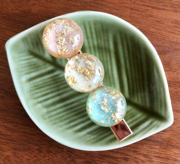 【金箔入り 三色団子】髪留め ヘアクリップ  フェイクフード ミニチュアフード スイーツデコ 2枚目の画像