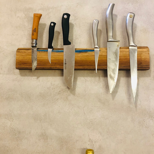 山桜の包丁スタンド ご成約致しました。桧無垢材と山桜無垢材