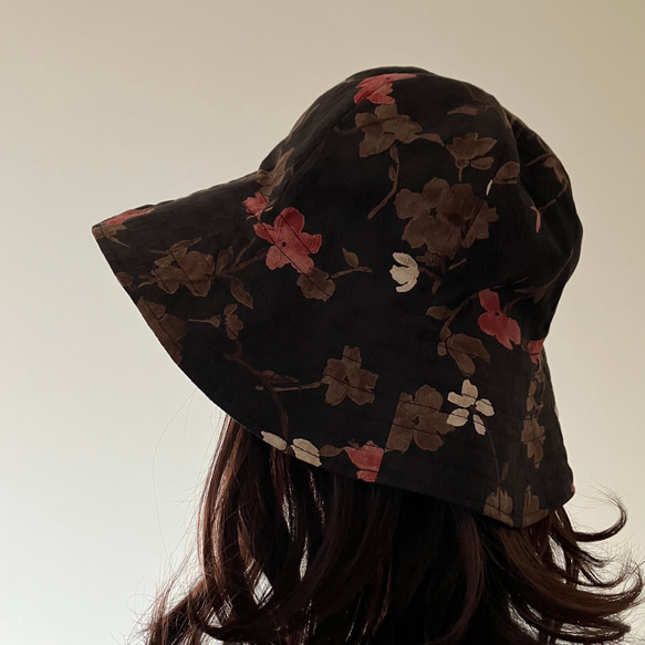 秋冬レディース帽子 シックなボタニカル花柄チューリップハット
