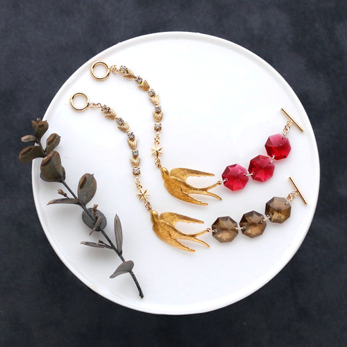 ツバメとヴィンテージ・スワロフスキー・チェーンの秋色ブレスレット