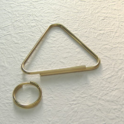 真鍮三角形キーリング　バッグチャーム　キーホルダー　ミニマリスト　トライアングル　ブラス　ゴールドカラー　シンプル　 3枚目の画像