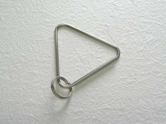 ステンレス製三角形キーリング　バッグチャーム　キーホルダー　ミニマリスト　シンプル　 5枚目の画像