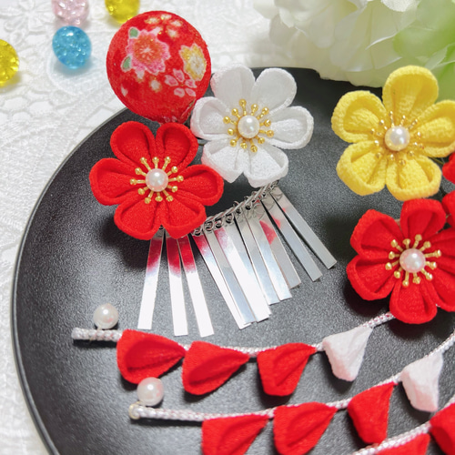 つまみ細工 髪飾り(赤 白)銀ビラ付き 七五三 3才 7才 753 卒業式