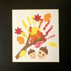 手形アート「親子でなかよし秋の紅葉」 2枚目の画像