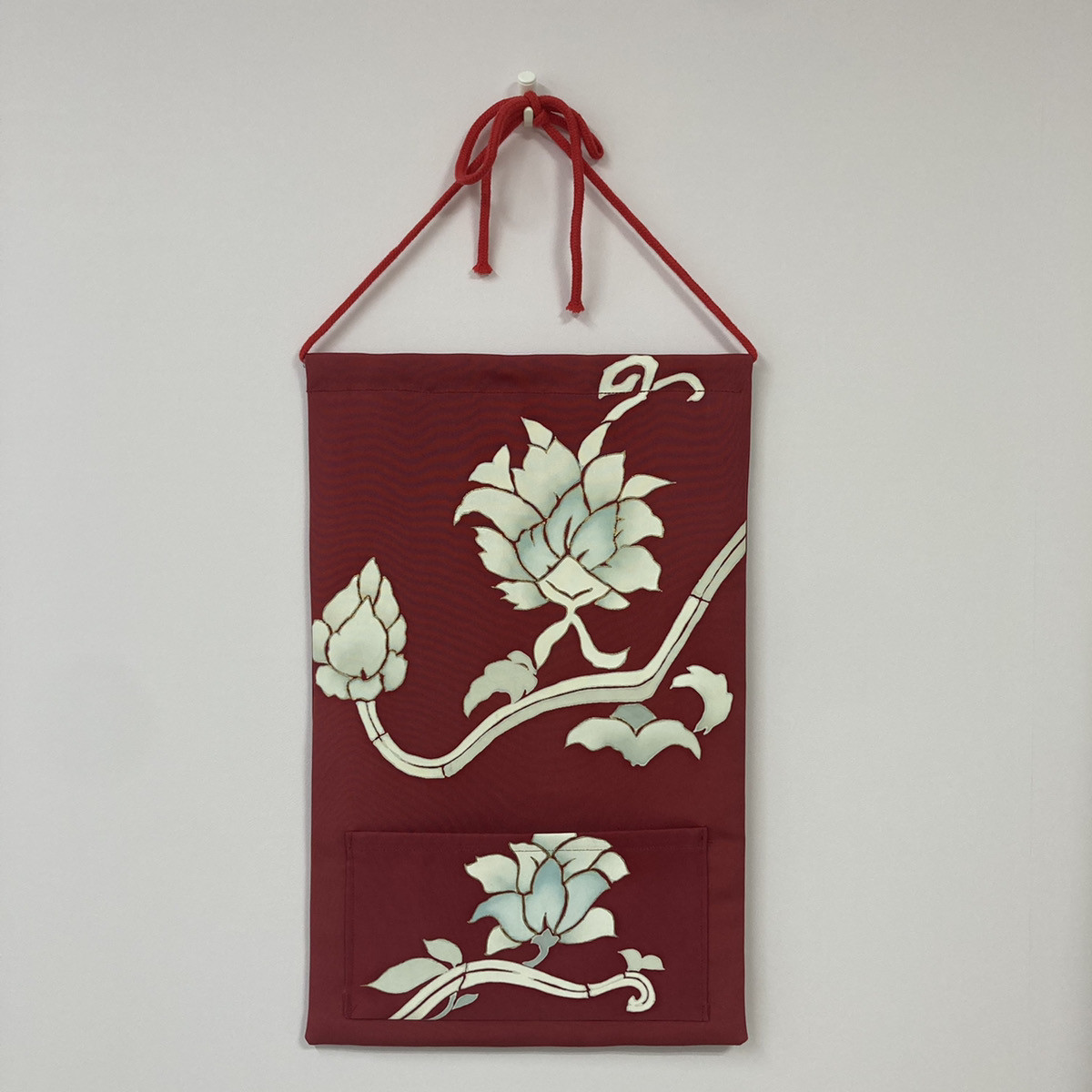 【着物生地】タペストリー　ラック　壁掛け（朱色）