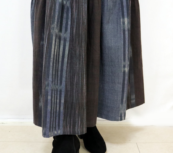 新作☆手織り綿絣ピンタックロングスカート、グレーブラウン、オールシーズン 10枚目の画像