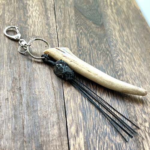 十勝石キーホルダー　彫刻石 アートオブジェ 木製ケース付き　キーホルダー　黒石 十勝石キーホルダー 彫刻石 アートオブジェ 木製ケース付き