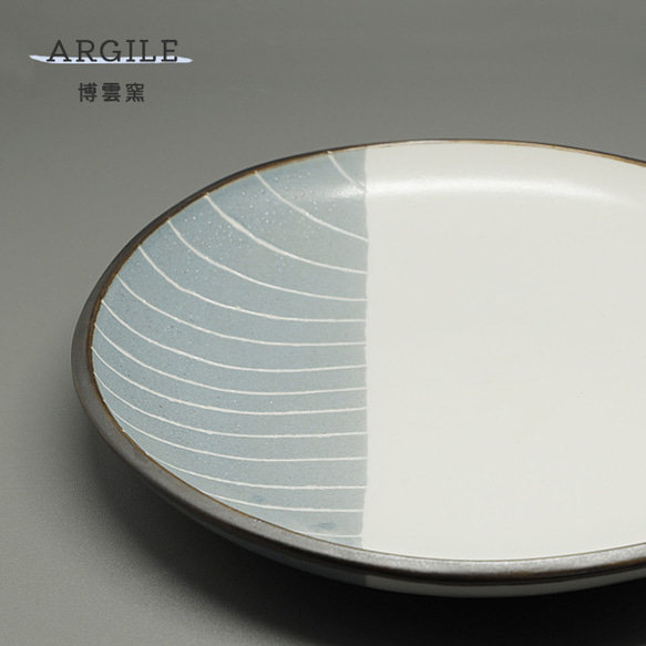 砥部焼 おしゃれ 「ARGILE （アルジル） 7寸タタキ皿」丸皿 手作り 窯元 博雲窯 hakuun-ar-001 1枚目の画像