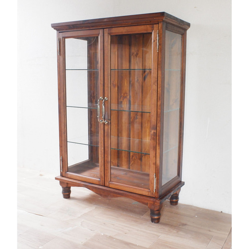 ろくろ脚のガラスキャビネット 観音開きタイプ ダークブラウン塗装