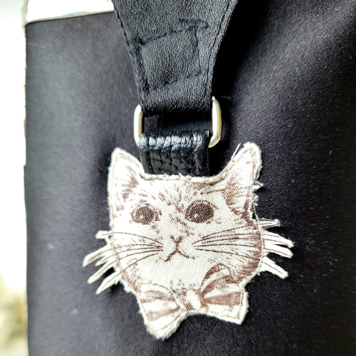 調節可能なリボン持ち手のBOX型がま口バッグ(ジョリーフルール)黒