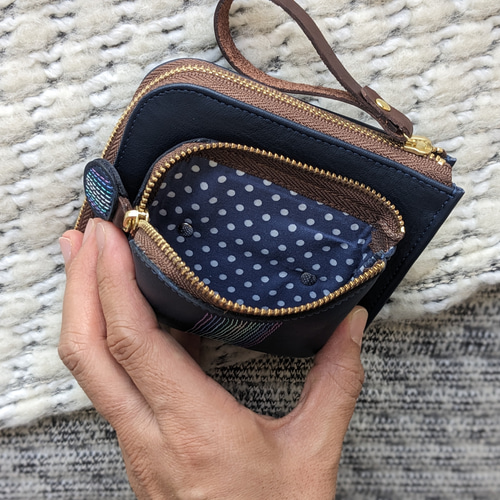 刺繍革財布『グラデーションステッチ』NAVY（牛革）二つ折り