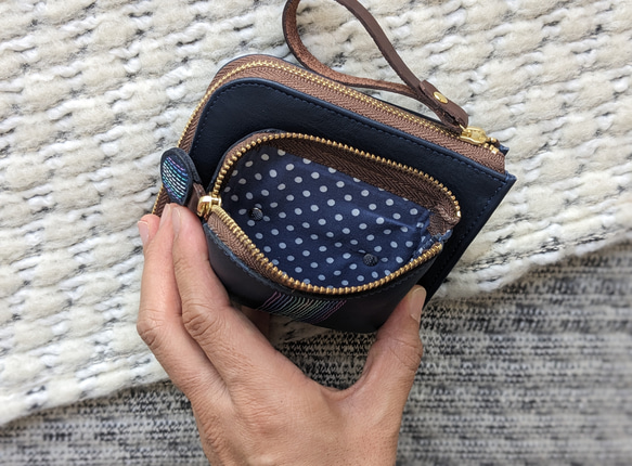 刺繍革財布『グラデーションステッチ』NAVY（牛革）二つ折り☆ミニ財布☆ 6枚目の画像