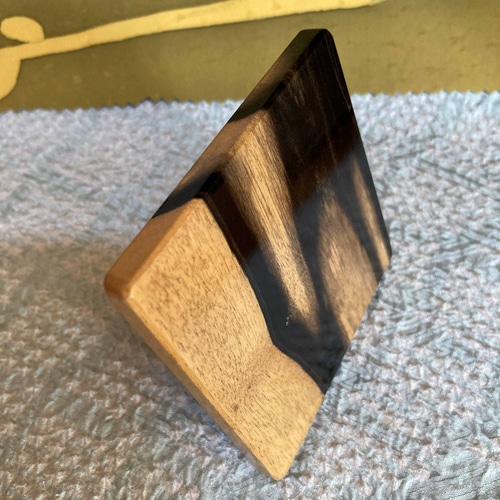 新作】世界をめぐる銘木シリーズ 黒柿 コースター・敷台 だるま