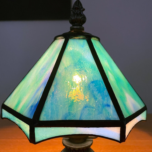 アンティーク　ステンドグラスランプ 青と緑のグラデーション アンティーク ステンドグラスランプ 青と緑のグラデーション