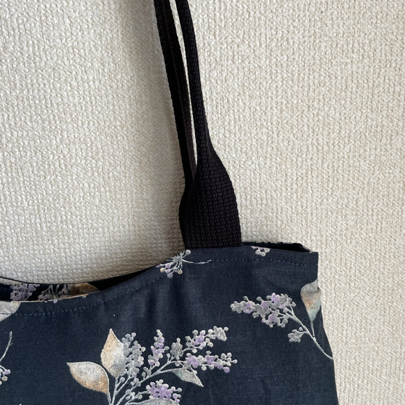 《受注製作》紺にパープルの花柄丸いラインのトートバッグ 2枚目の画像
