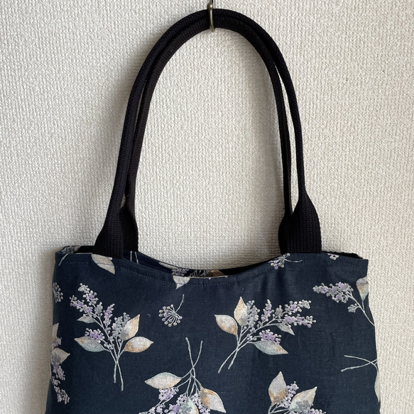 《受注製作》紺にパープルの花柄丸いラインのトートバッグ 3枚目の画像