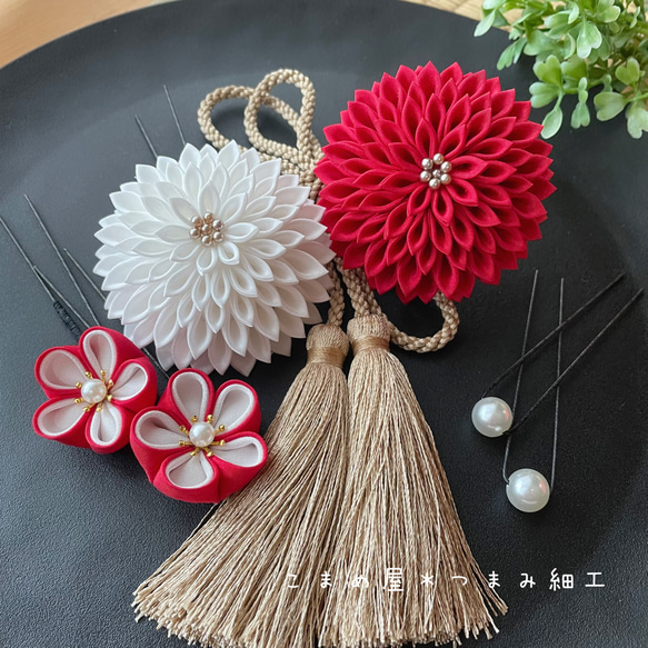 正絹つまみ細工とアンティークラベンダーの造花ダリア　ヘッドドレス　かんざし 大きなダリアと 梅の花 ＊ つまみ細工の髪飾り ＊ 正絹 和装 ヘア