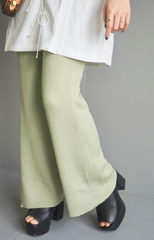 Rib Flare Easy Pants (light green) ロングパンツ グレー 灰色 上品 きれいめ 2枚目の画像