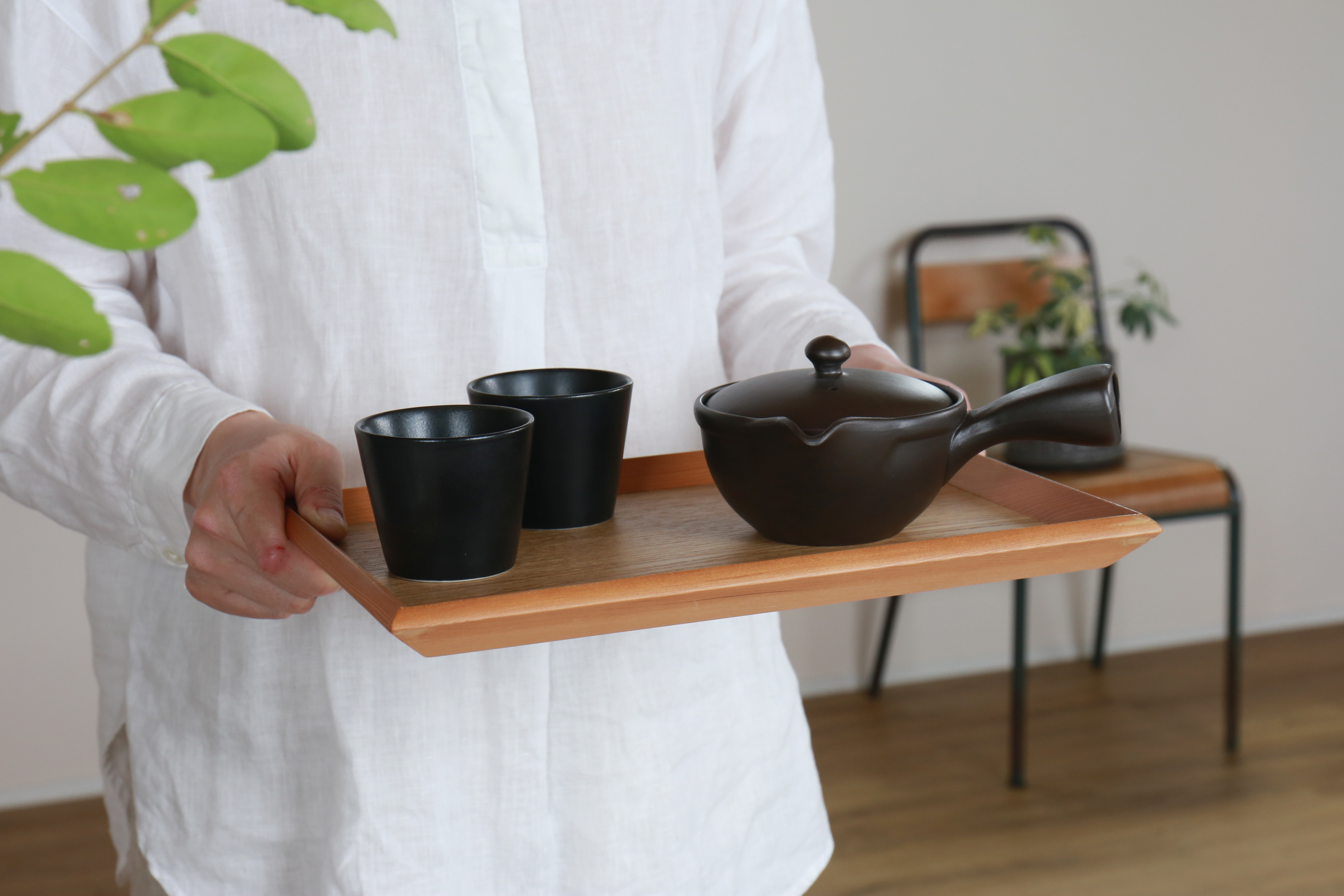 はじめての急須セット「茶葉の捨てやすい急須」　愛知県常滑産・かご網付き急須・260cc・湯呑み（100cc）2つのセット