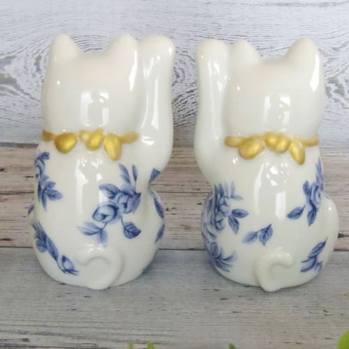 ブルーフラワー柄の招き猫（ペア） 磁器 ポーセラーツ 招き猫