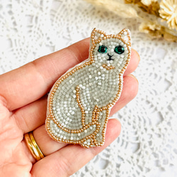 【再制作】ビーズ刺繍の猫ブローチ・ロシアンブルー 2枚目の画像