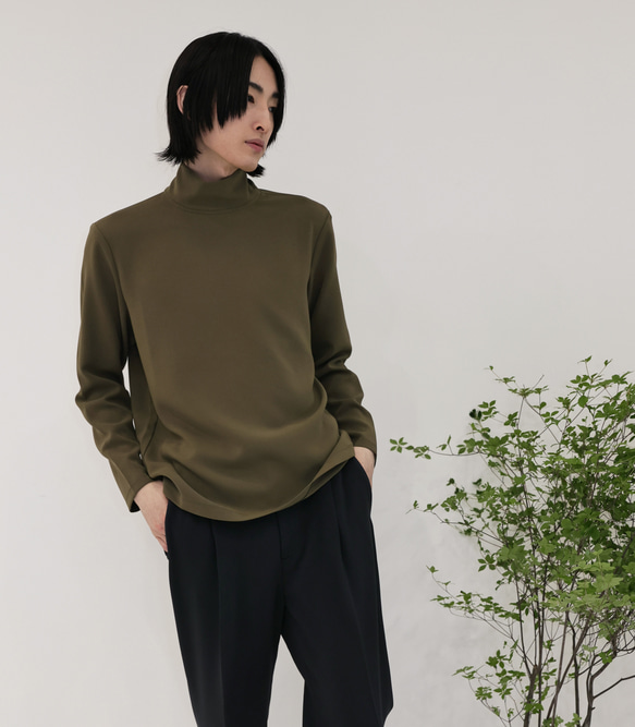 新発売!KHAKI【ハイネック長袖プルオーバー】トリアセテート  ソアロン™ 2枚目の画像