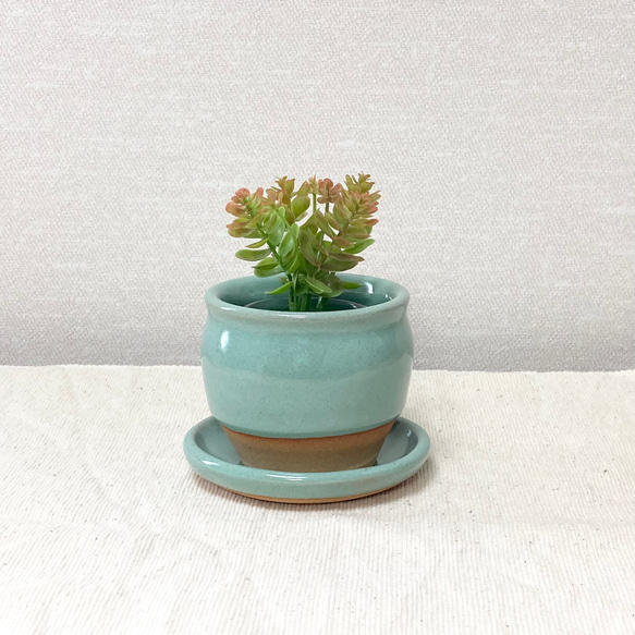 小ぶりな植木鉢　〜レトロな翠色・受け皿付き〜 1枚目の画像
