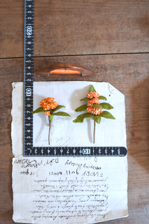 【受注制作2週間】ブローチ　金木犀、花 一束（オレンジ）　手編み　レース編み 7枚目の画像