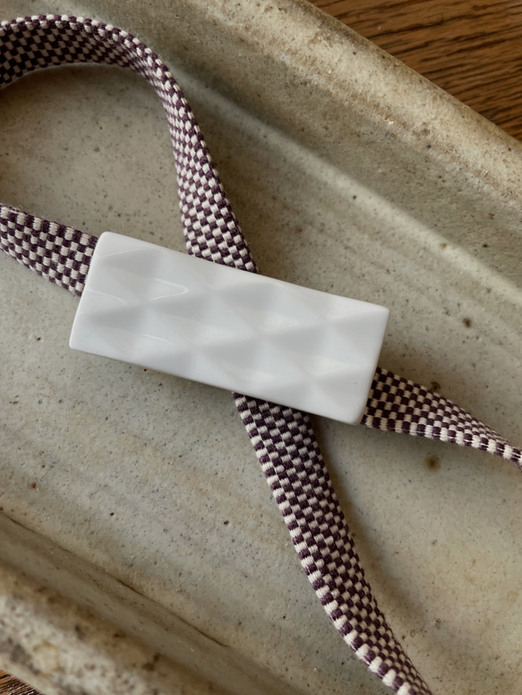 切子模様の帯留め　ホワイト　四分紐付き❣️ 1枚目の画像