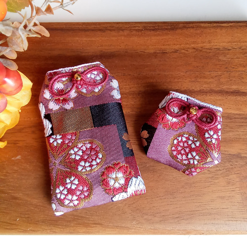 見本(404)お守り袋☆金蘭・色紙文にモダン桜