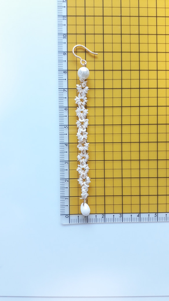 ホワイトスパンコールのイヤリングアクセサリー / 9.50 cm 5枚目の画像