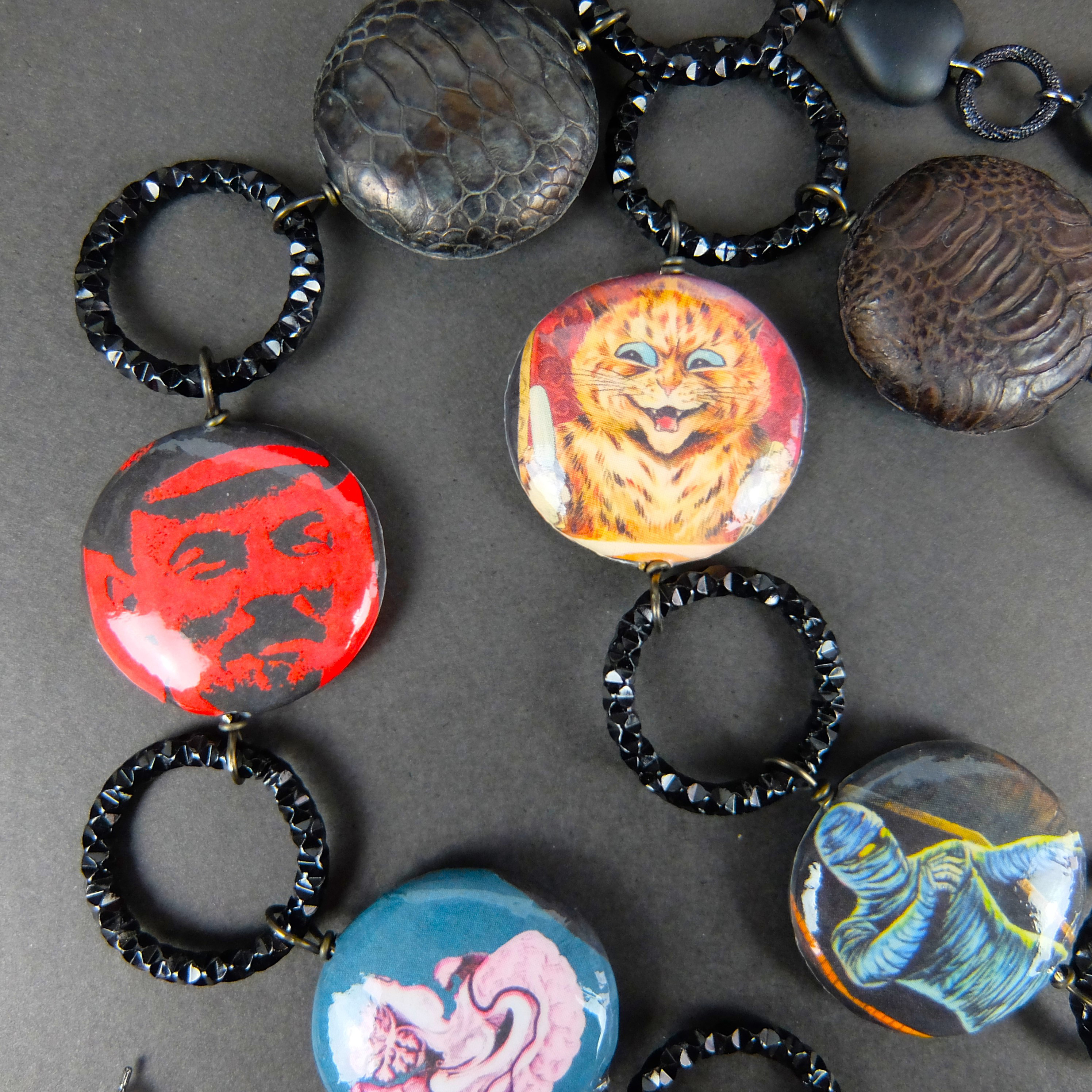 エッセレ・アメリカンポップイラストディスク＆レザーディスク ロングネックレスとピアスのセット