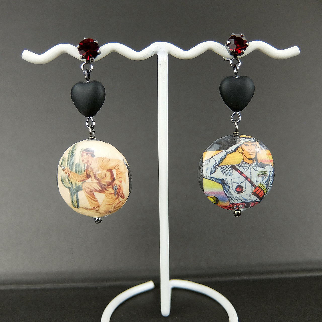 エッセレ・アメリカンポップイラストディスク＆レザーディスク ロングネックレスとピアスのセット