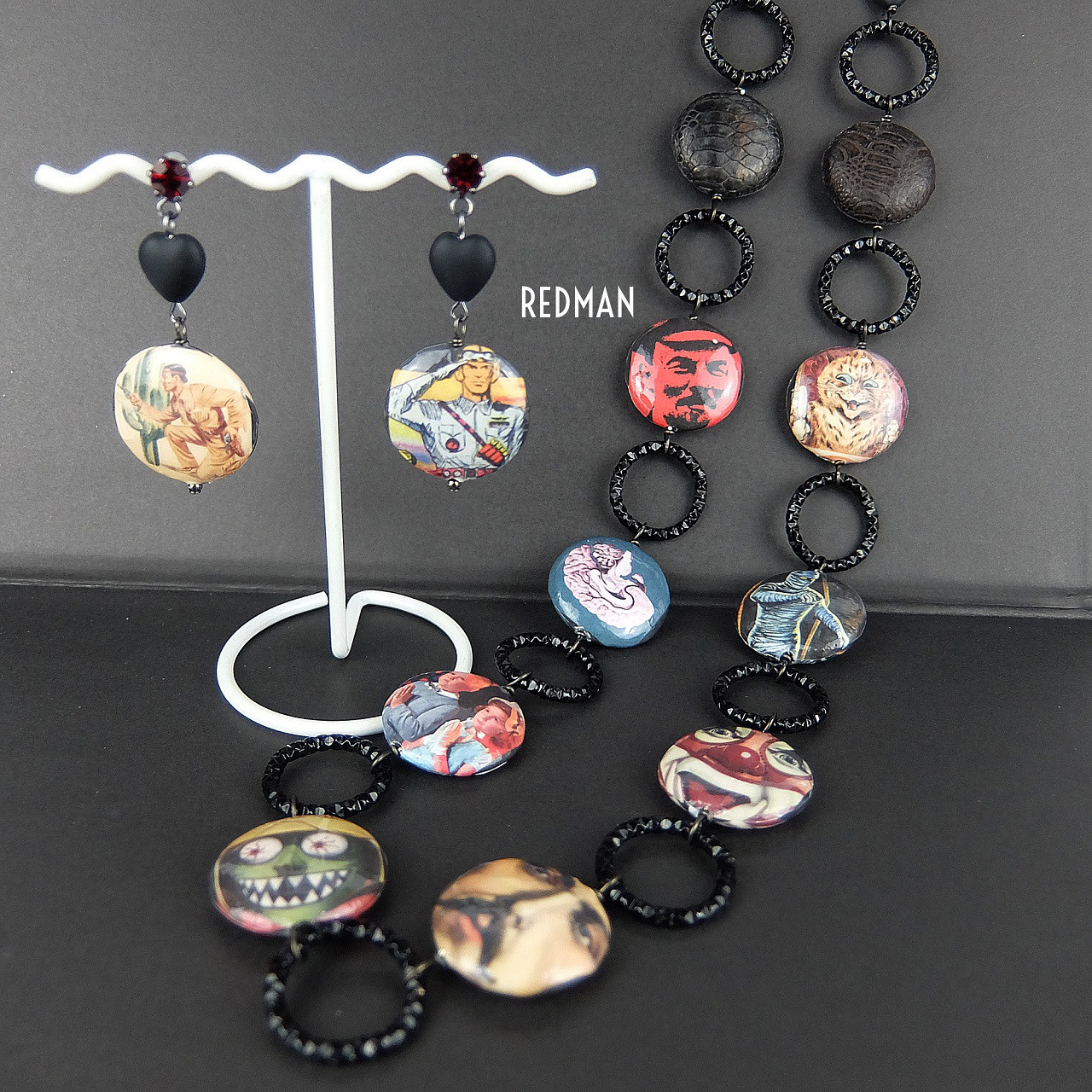 エッセレ・アメリカンポップイラストディスク＆レザーディスク ロングネックレスとピアスのセット