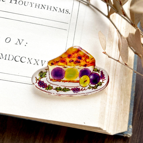 Grape cake brooch｜ぶどうケーキのブローチ〔秋のフルーツ〕 1枚目の画像