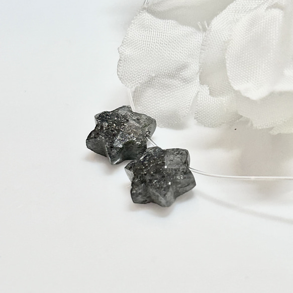 ブラックアベンチュリンクォーツ・六芒星カット（星型）２個１セット 　天然石　彫刻　ビーズ 4枚目の画像